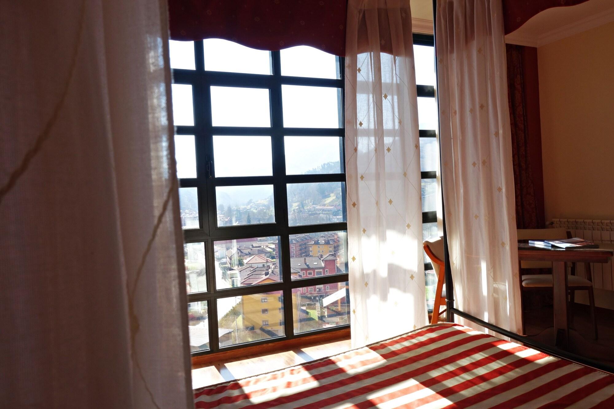 Hotel Mirador De La Cepada Onís Exteriör bild